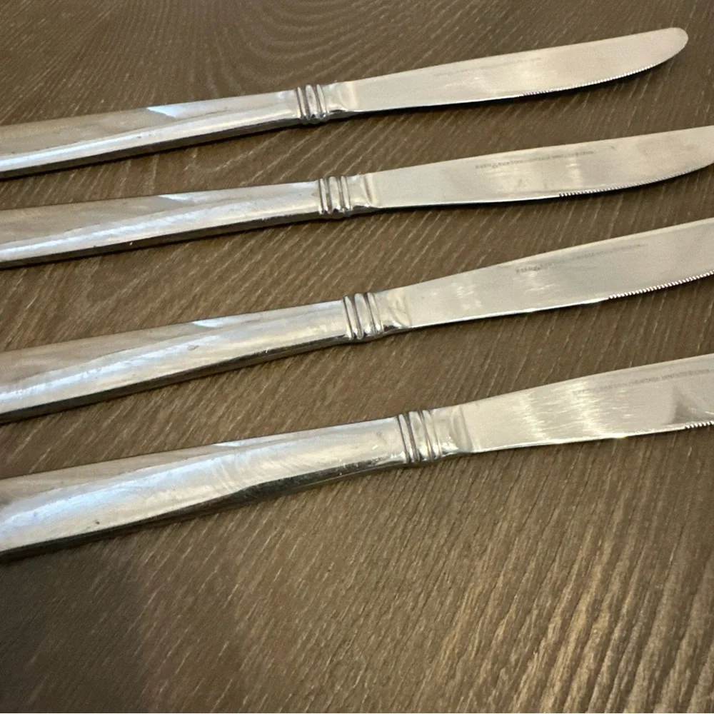 Set of 4 Reed & Barton Regent Heritage Mint Solid‎ Handle Dinner Knifes Flatware